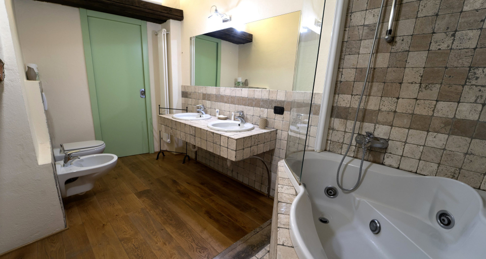 Bathroom 3, Villa Langhe, Cuneo