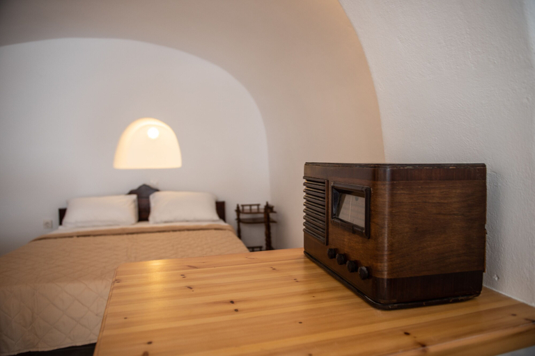 Bedroom 3, Caves 1880, South Aegean