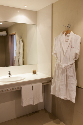 Bathroom 5, Mercure Porto Gaia Hotel, Vila Nova de Gaia