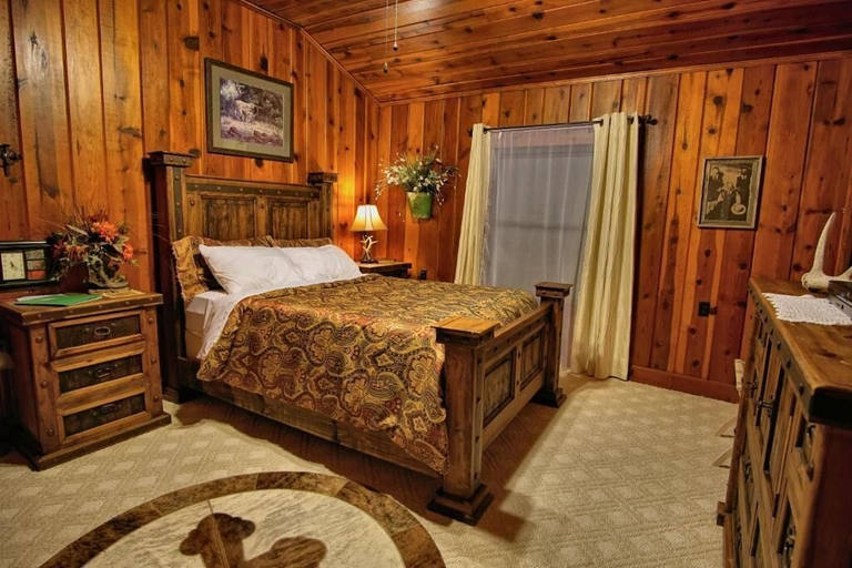 Bedroom 3, Live Oak B&B, Somervell