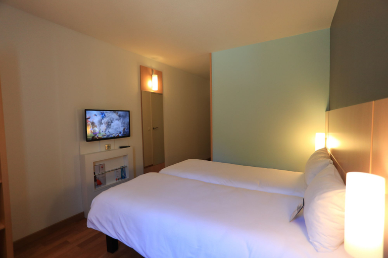 Bedroom 3, ibis Aurillac, Cantal
