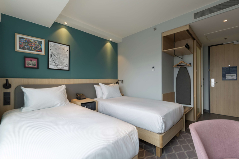 Bedroom 5, Hampton by Hilton Utrecht Central Station, Utrecht
