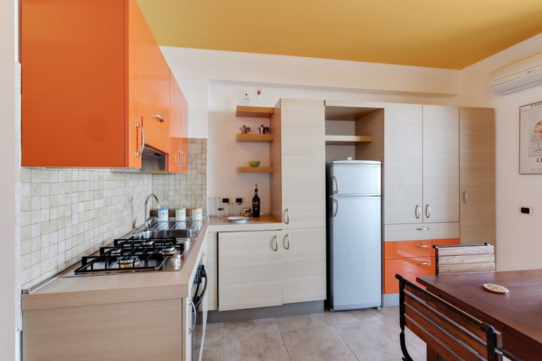 Others 2, Taormina Panoramic Seaview Apartment, Messina