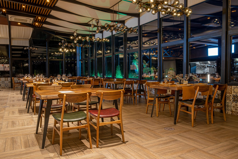Food & Drinks 4, Avec Hotel, Merkez