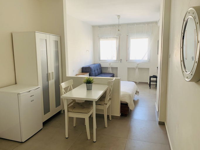 Bedroom, Royal Sea Studio