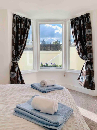 Bedroom 2, Beachfront Retreat With Panoramic Views Of The Bay, Kent