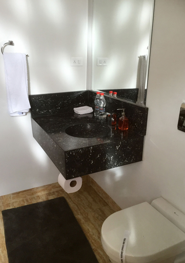 Bathroom 3, La Coupole, Quito