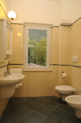 Bathroom 5, Oasi La Cascata, Terni