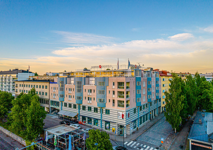 Exterior & Views