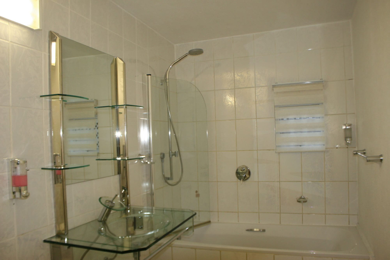 Bathroom 3, Villa-candilabra, Ehlanzeni