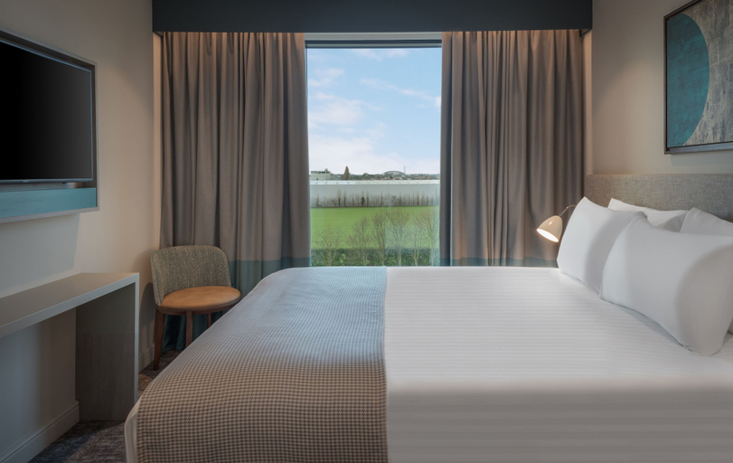 Bedroom 4, Staybridge Suites LONDON - HEATHROW BATH ROAD, London