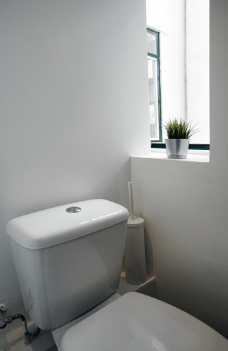 Bathroom 4, 1924, Lisbon