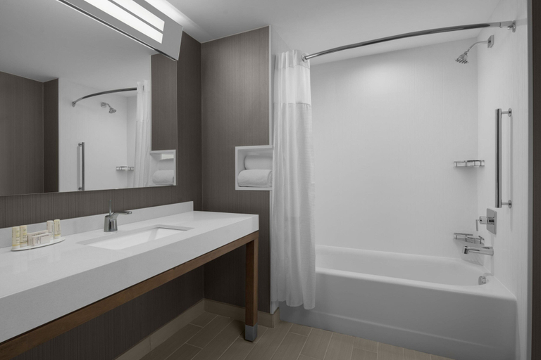 Bathroom 4, Courtyard by Marriott Clearwater Beach, Pinellas