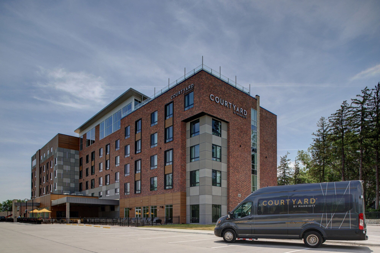 Exterior & Views 2, Courtyard by Marriott Iowa City University Heights, Johnson