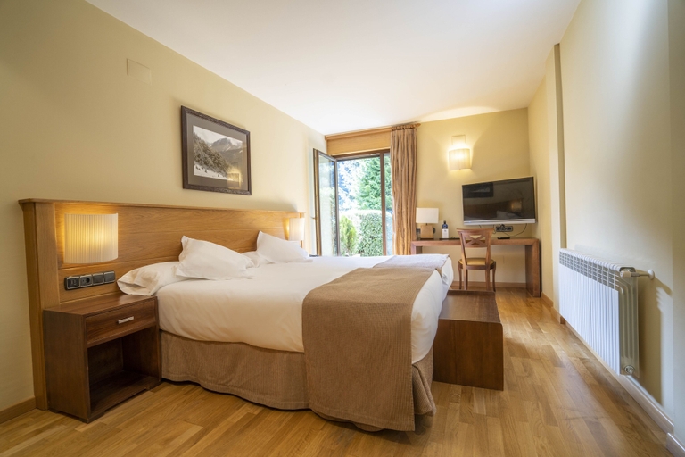 Bedroom 3, Hotel & Restaurante Peña, Lleida