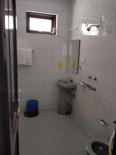 Bathroom, Ravine inn, Kangra