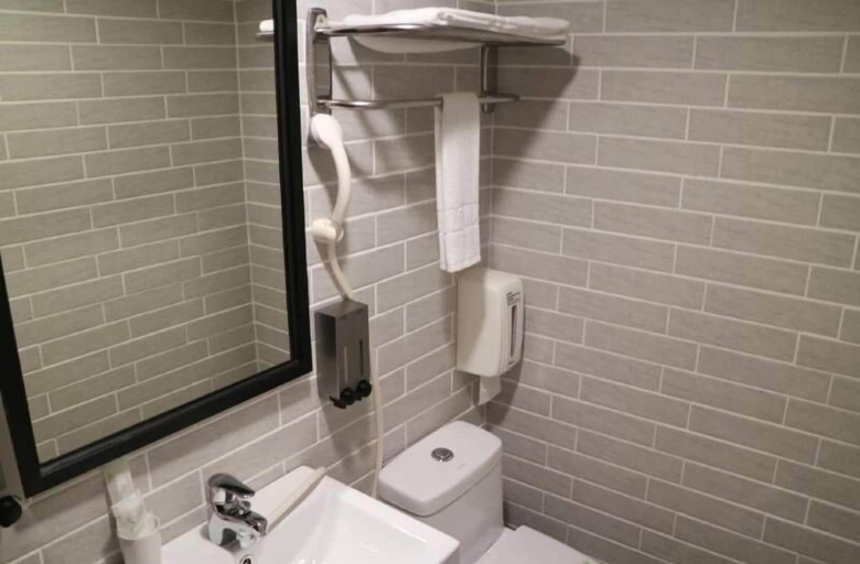 Bathroom 5, Bulowan Hotel, Hualien