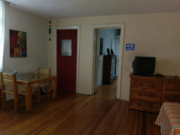 Others 4, Anys Bed and Breakfast, Mexico City