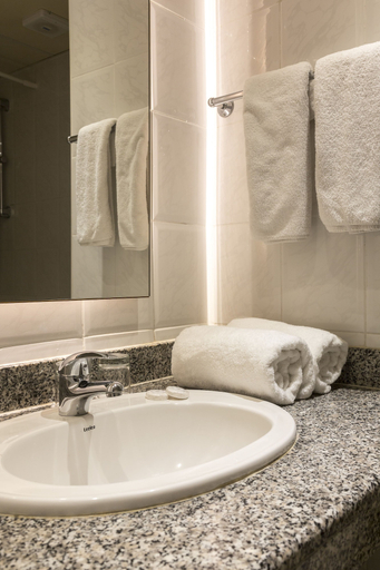 Bathroom 5, Mayfair Gardens