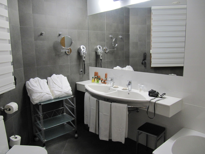 Bathroom 5, Parador Villafranca del Bierzo, León
