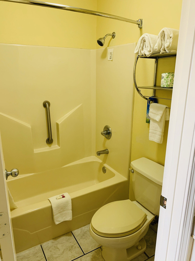 Bathroom 4, Days Inn By Wyndham Trumann Ar, Poinsett