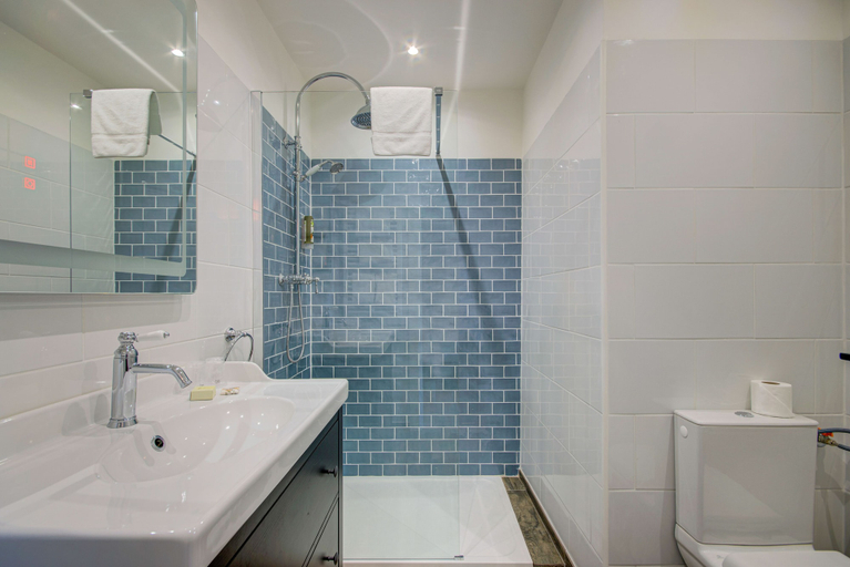 Bathroom 4, Logis Hostellerie Blason De Provence, Vaucluse