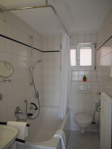 Bathroom 5, Hotel und Gästehaus Seehof, Bodenseekreis
