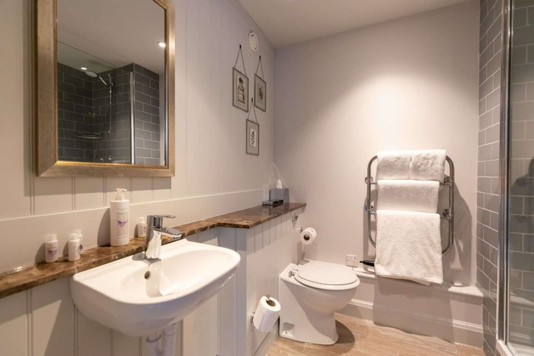 Bathroom 4, Crown Hotel, Surrey
