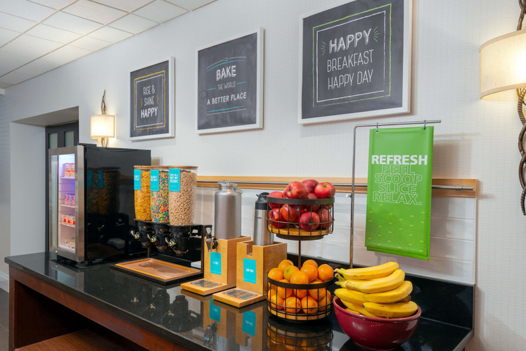 Food & Drinks 5, Hampton Inn Danbury, Fairfield
