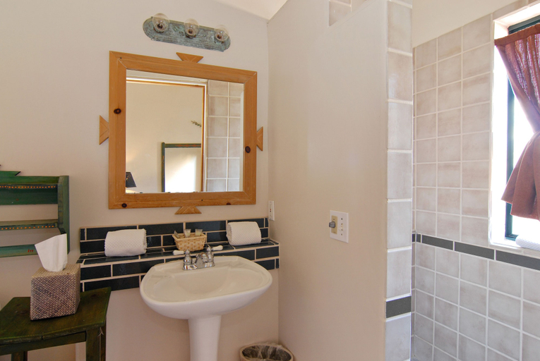 Bathroom 4, Borrego Valley Inn, San Diego