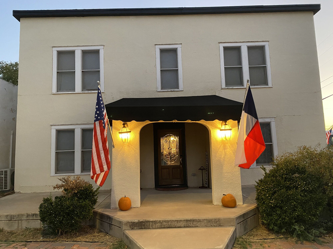 Exterior & Views 2, The Hotel Texan, Gaines