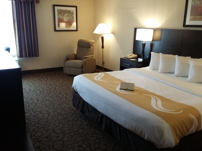 Bedroom 3, Quality Inn & Suites Escanaba North, Delta