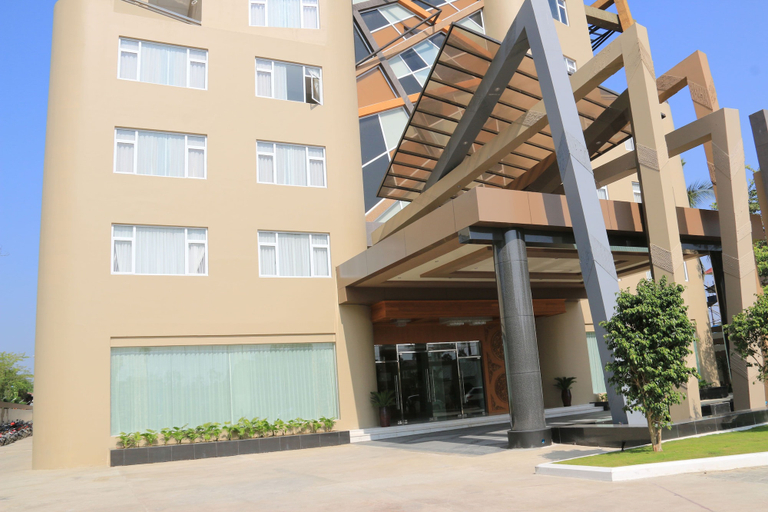 Exterior & Views 2, Eastern Palace Hotel, Mandalay