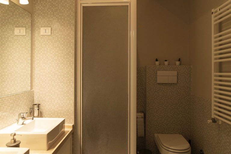 Bathroom 3, TrastevereInn, Rome