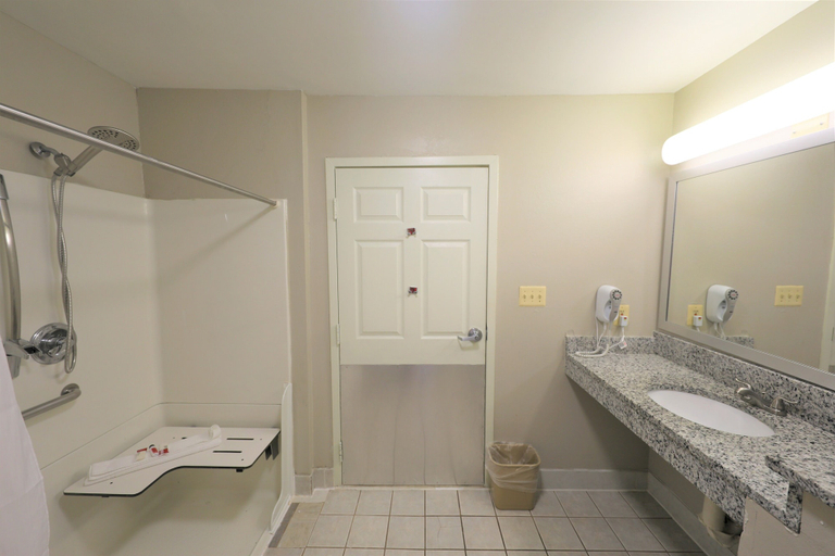Bathroom 5, Sleep Inn, Prince William