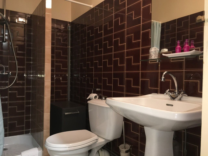 Bathroom 5, Hôtel Bonnet, Pyrénées-Atlantiques