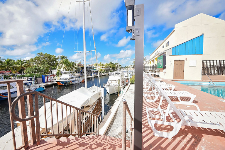Sport & Beauty 5, Waterside Suites & Marina, Monroe