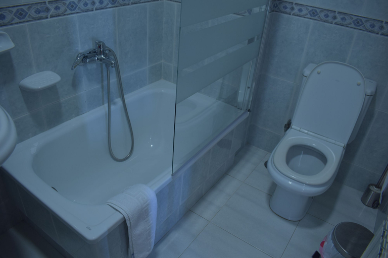 Bathroom 4, Pensión O Noso, A Coruña