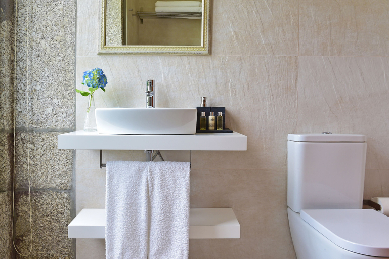 Bathroom, Solar Egas Moniz Charming House & Local Experiences, Penafiel