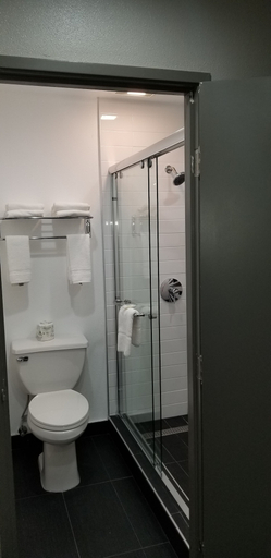 Bathroom 3, Quality Inn & Suites Vacaville, Solano