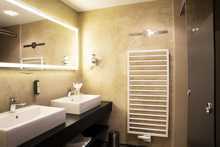 Bathroom 4, HELD - Hotel & SPA, Schwaz