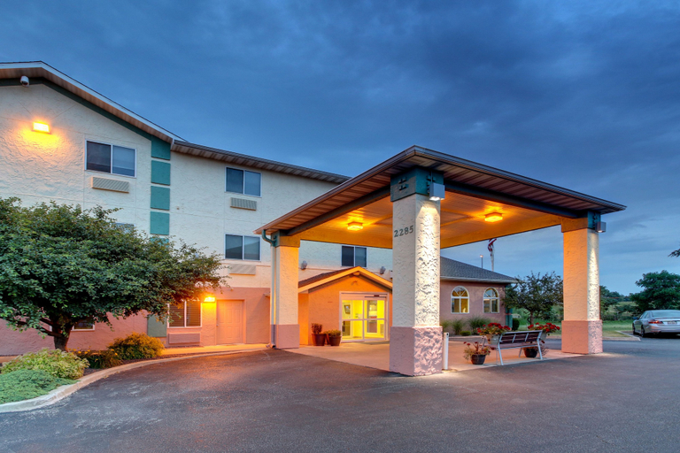 Exterior & Views 1, Galesburg Inn and Suites, Knox