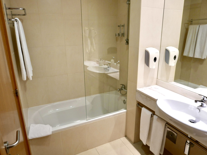 Bathroom 4, Lisboa Central Park Hotel Suites & Studios, Lisbon
