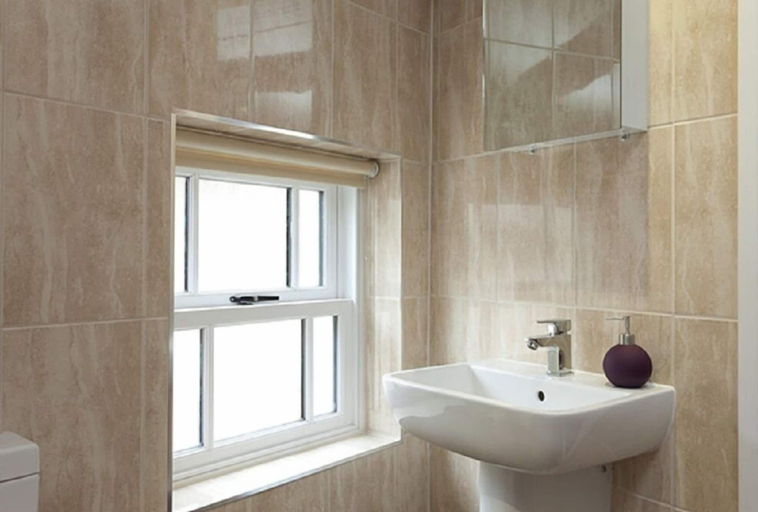 Bathroom 3, The Fountain Tea Rooms B&B, Derbyshire