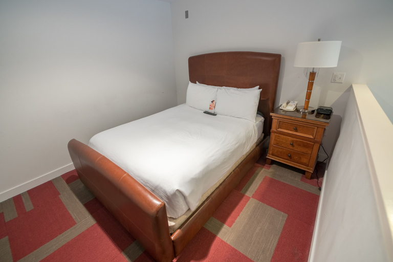 Bedroom 2, Chateau Avalon Hotel & Spa, Kansas City