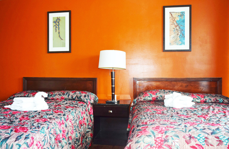 Bedroom 3, Skyview Manor Motel, Ocean