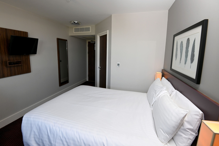 Bedroom 2, Pine Marten, Dunbar by Marston's Inns, East Lothian