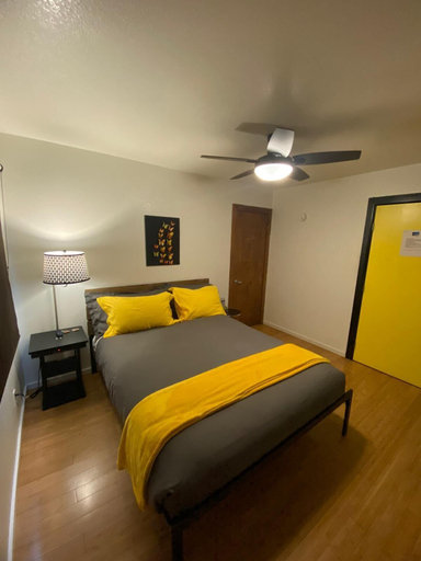 Bedroom 3, The Mammoth Inn, Mono
