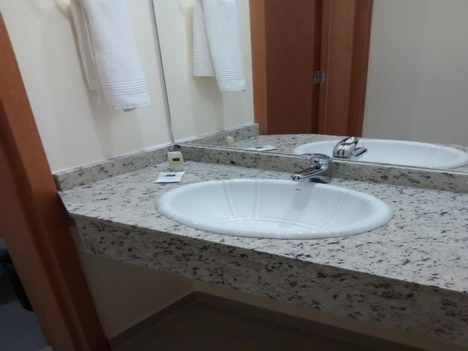 Bathroom 3, Hotel Sollievo, Irati