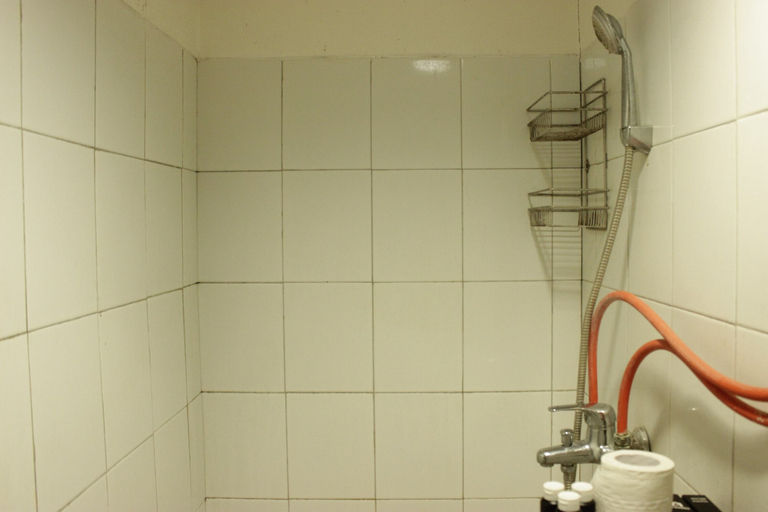 Bathroom 3, Well Appointed & Stylish 2BR at Jarrdin Cihampelas Apartment, Bandung